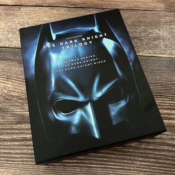 The Dark Knight Trilogy Blu-Ray Set - Picture 2 of 3
